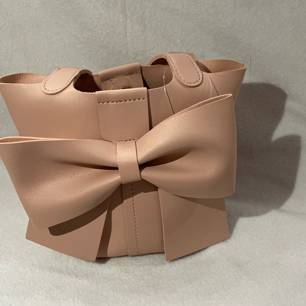 Elegant Tan Bow Accent Women's Bag